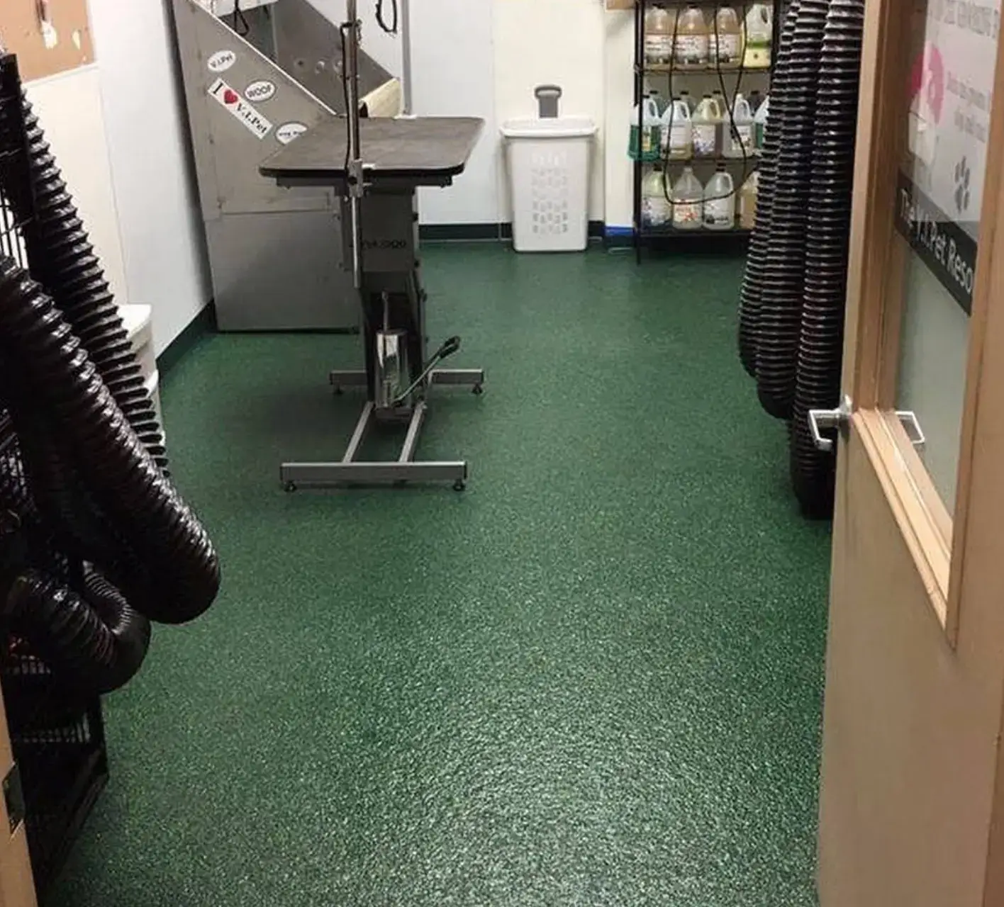 veterinary_clinic_epoxy_distributors_mo_1_bathing_space